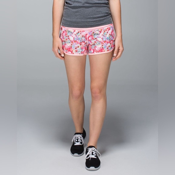 Lululemon Run: Speed Short *2-way Stretch size 4 - Picture 2 of 8